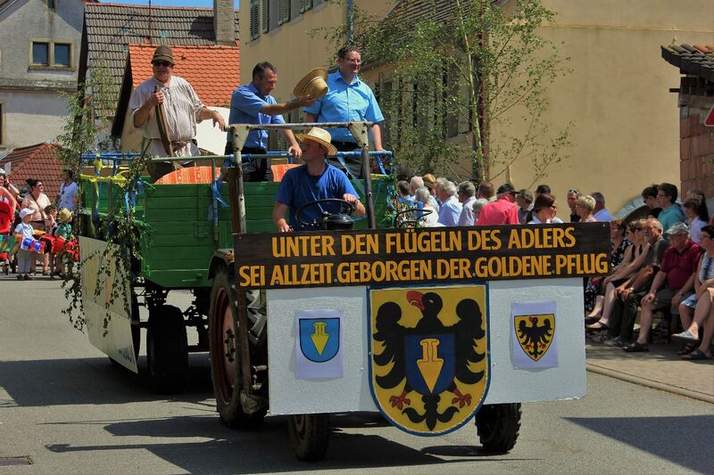 Datei:Adersbach Umzug Adersbach 2016.jpg