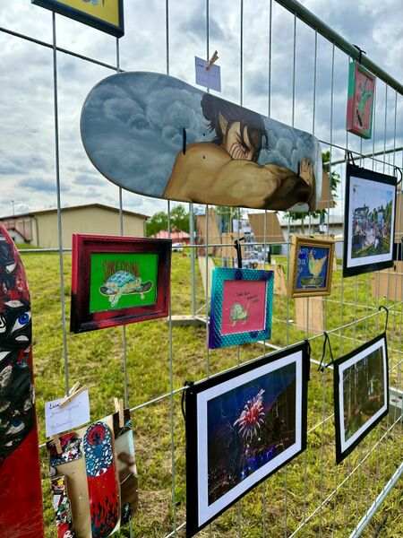 Datei:Art Show am Skatepark Melike Gülec.jpg